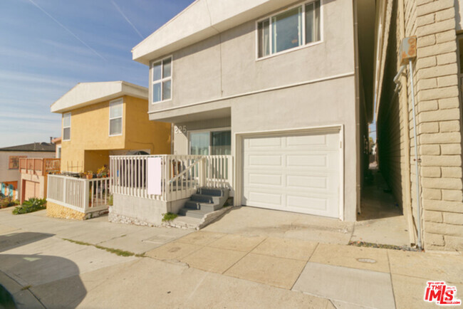 Building Photo - 225 Rosecrans Ave Unit 2 Rental