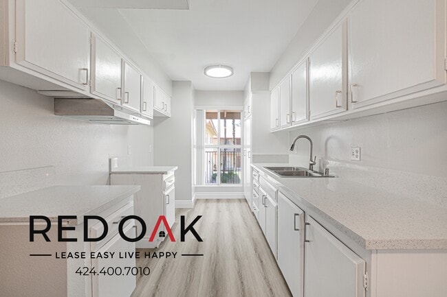 Building Photo - 615 Erie St