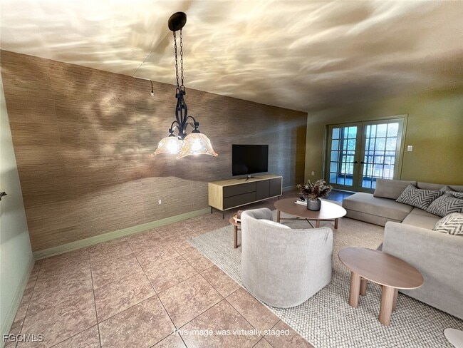 Building Photo - 2121 Collier Ave Unit 316