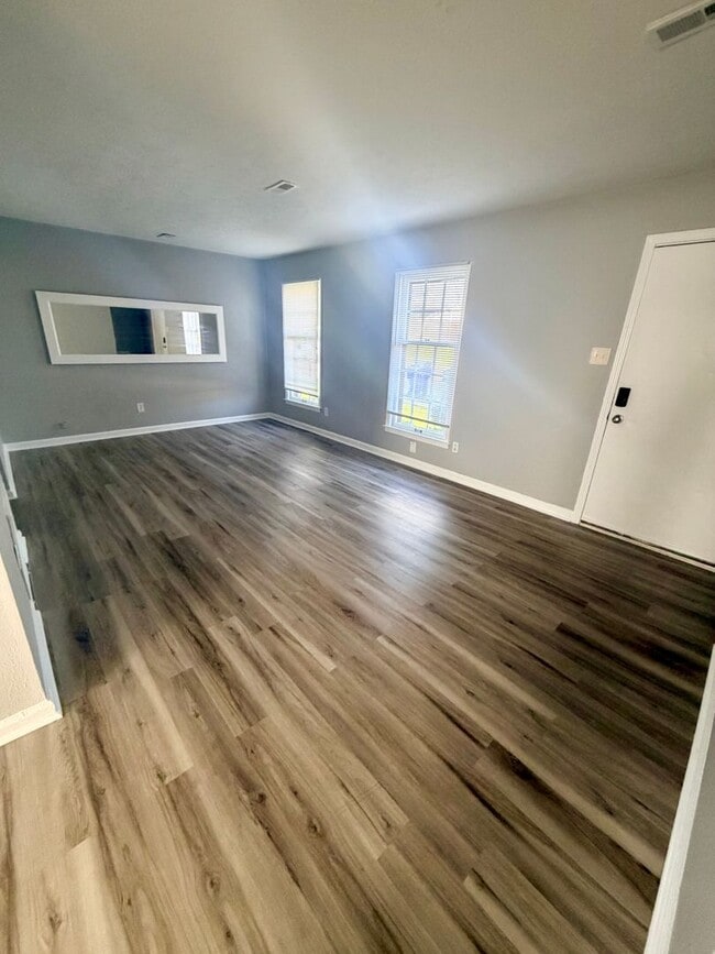 Photo - 2472 Woodhill Dr