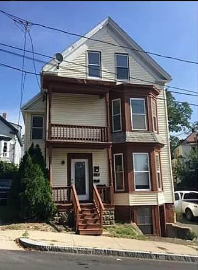 Building Photo - 51-51 Varnum St Unit 3