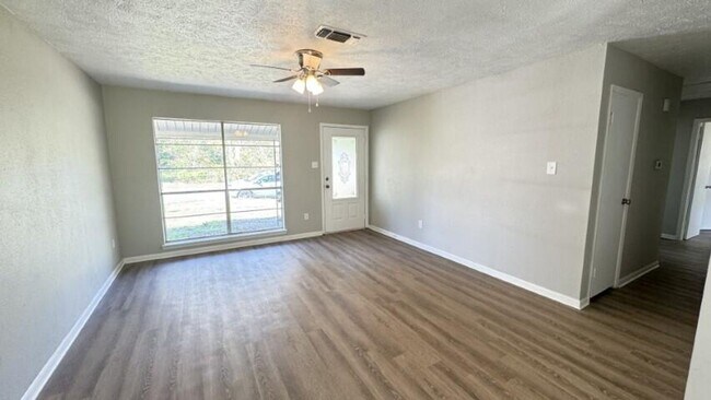 Photo - 310 Parkview Ave