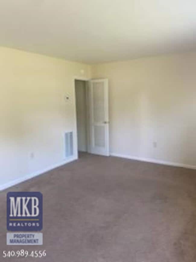 Photo - 526 Albemarle Ave SE Unit 526 Albemarle