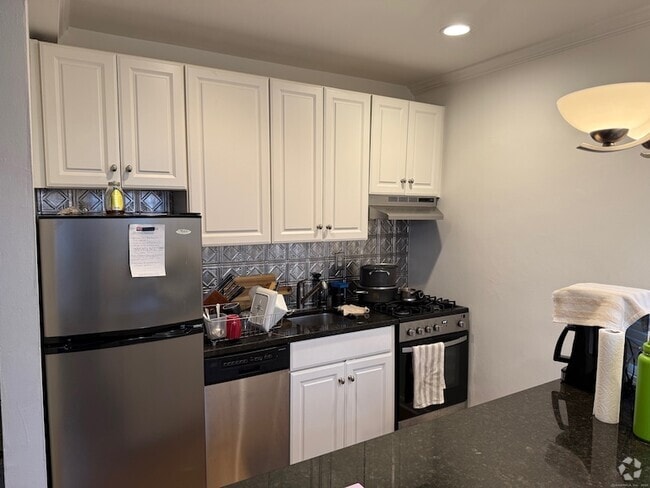 Building Photo - 39 Glenbrook Rd Unit APT 5J