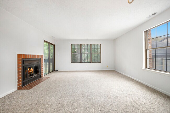 living room1 - 50 Rittenhouse Ct Unit Rittenhouse