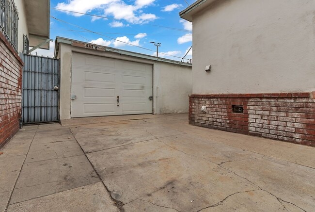 Photo - 447 E 101st St Unit 447 1/2/ E 100st St