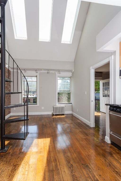 Photo - 350 W 21st St Unit 7