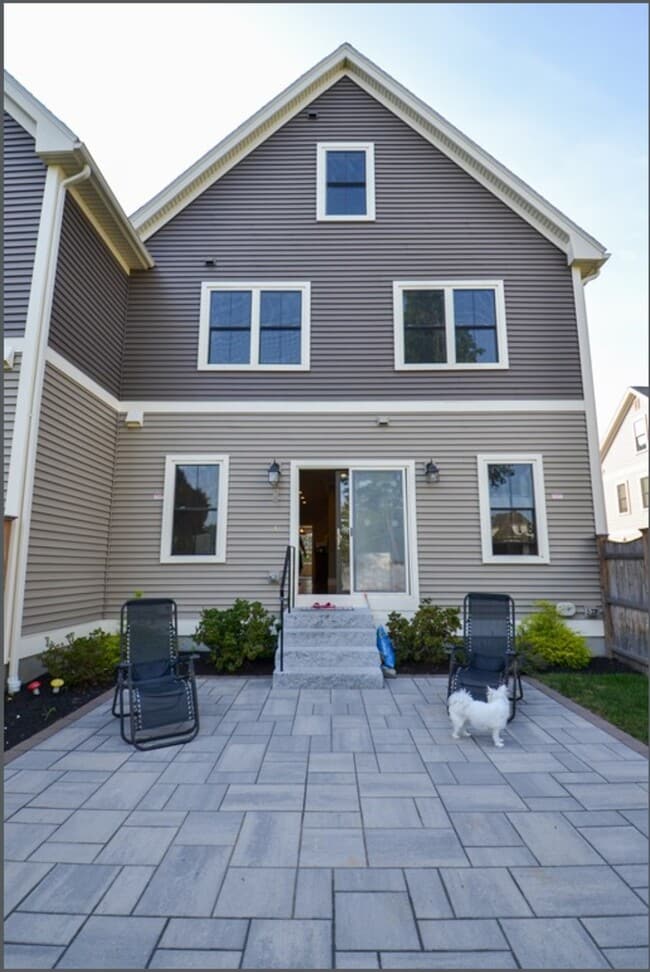 Photo - 89 Hemingway St