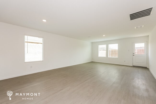 Photo - 1083 Neyland Dr