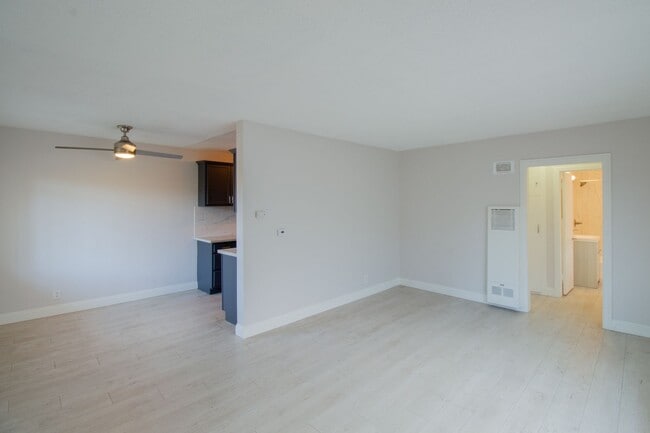 Photo - 10227 S 10th Ave Unidad #4