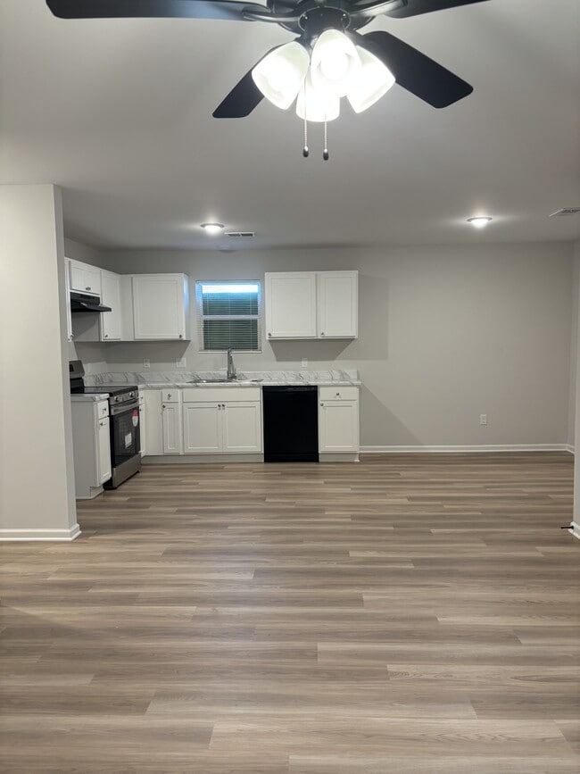 Photo - 3281 Madewell St