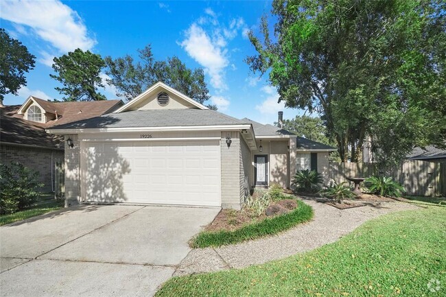 Building Photo - 19226 Twin Buttes Dr Rental