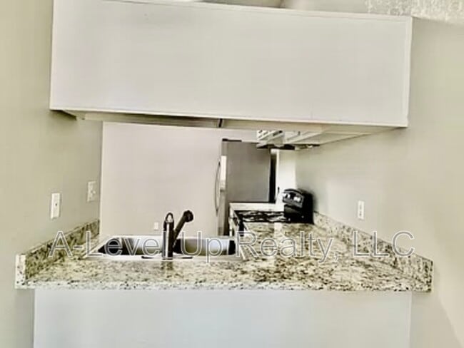 Photo - 401 E Thoroughbred St