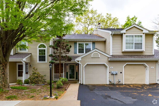 Building Photo - Welcome to your new home in the heart of T...