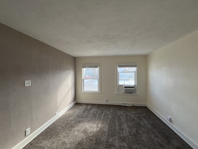 Photo - 3404-3406 Victory Ave