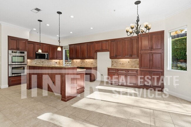 Photo - 4616 Gatwick Way