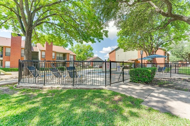 Bardin Oaks