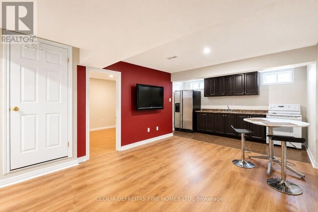 Photo - 294 Wildberry Crescent
