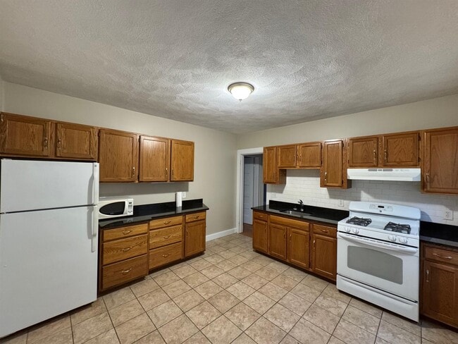 Building Photo - 97 Marion St Unit 97