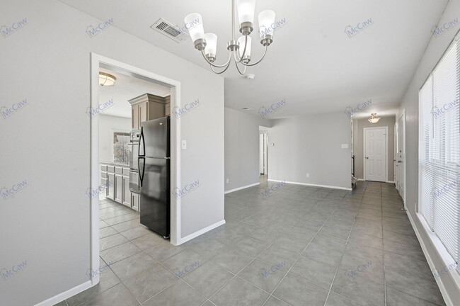 Photo - 737 Willow St