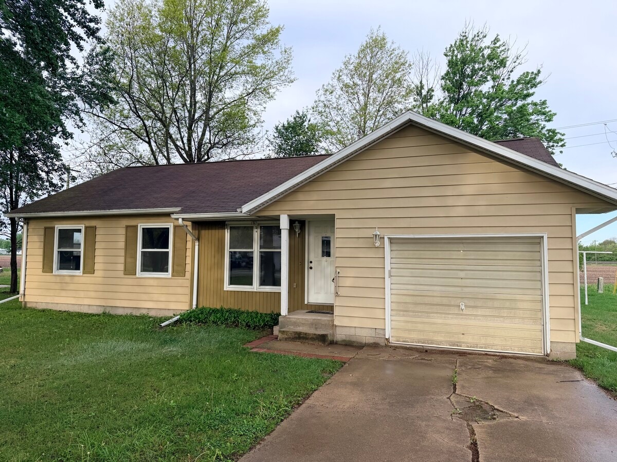 Photo - 208 Meadows Dr