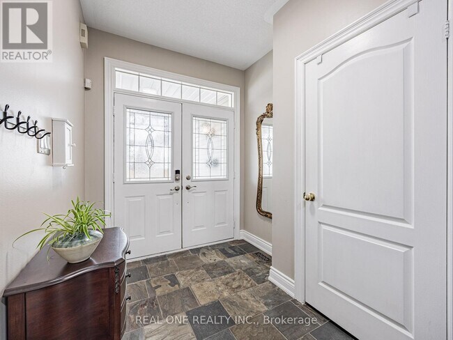 Photo - 51 Hanson Crescent