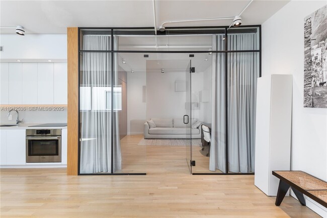 Photo - 1700 Meridian Ave Unit 406