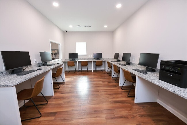 Photo - Waterside Oaks Apartments