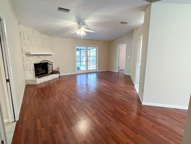 Photo - 3/2 Pet Friendly Home in Summer Creek! Ava...