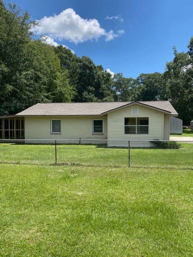 Photo - Quiet Living and close to the Back Gate