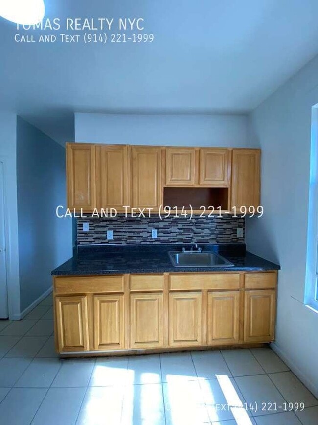 Building Photo - 67 Van Cortlandt Park Ave