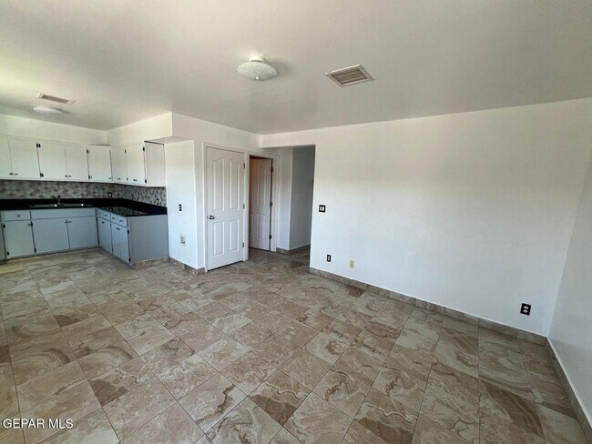 Photo - 540 S Yarbrough Dr Unit 24