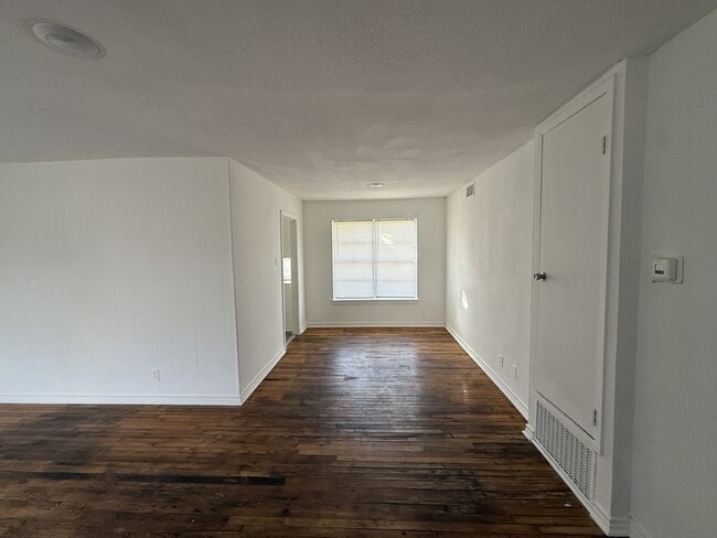 Photo - 15 MacArthur Dr