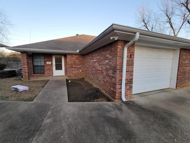 Photo - 640 Canada St