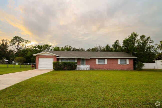 Building Photo - Charming 3 bed, 2 bath, 1 car garage Home ...