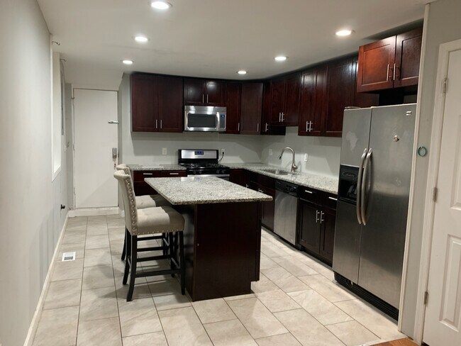 Kitchen - 1702 W Lombard St Unit 1