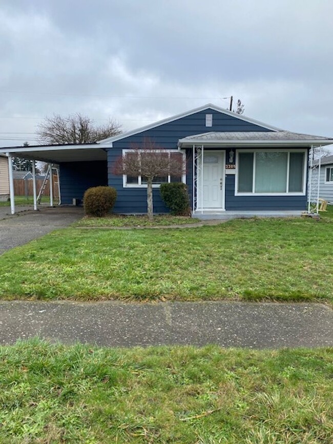 Updated 3 BD and 1 BA house in Tacoma! All... - Updated 3 BD and 1 BA house in Tacoma! All...