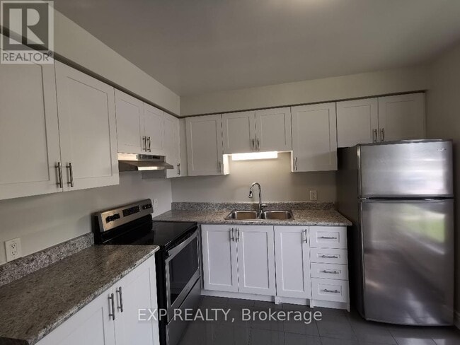 Photo - 5 - 550 SECOND STREET