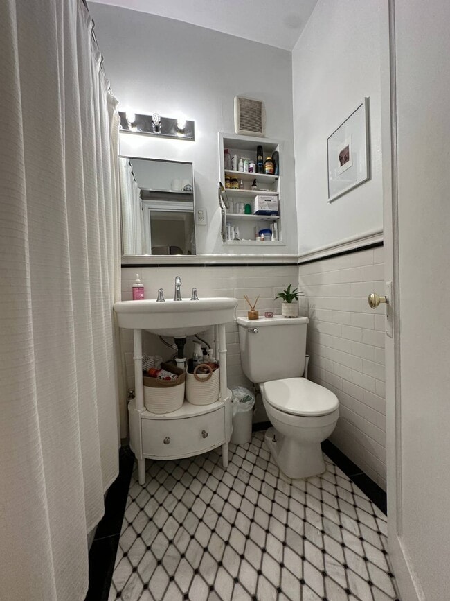 Photo - 157 E 2nd St