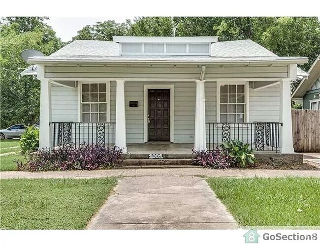 Building Photo - 1001/1003 N. Fitzhugh Ave Unit Front Rental