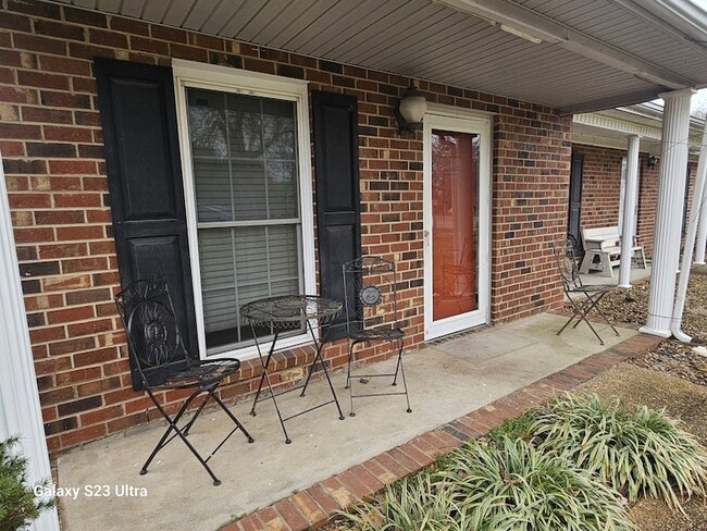 Photo - 615 Lilly Ln