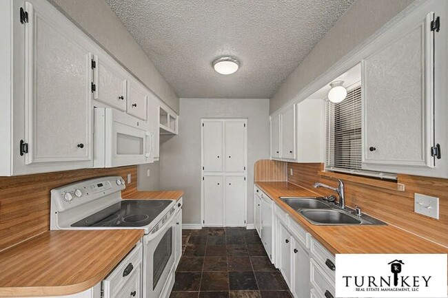 Cozy 3/2 Burleson Charmer | Wood-Burning Fireplace | 2-Car Garage | Pet-Friendly