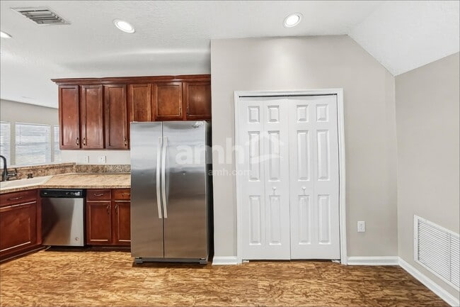 Photo - 2724 Creekfront Dr