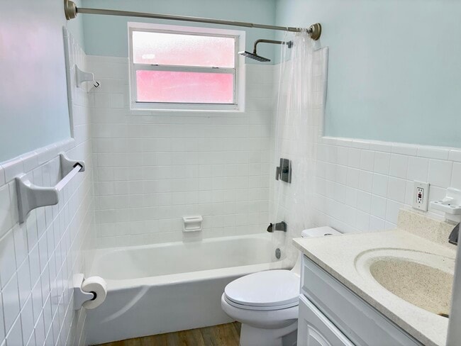 Photo - 720 SE 15th St Unit 2