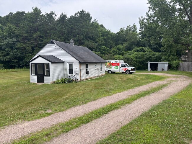 Building Photo - 252 River Rd Rental