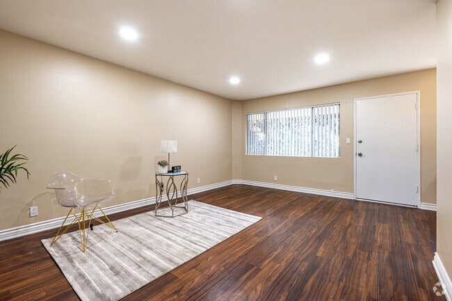 1BR, 1 BA - 710SF - Living Room