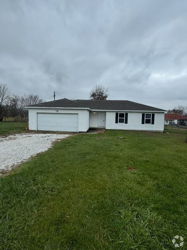 Building Photo - 3 bedroom/2 bathroom/2 car garage Rental