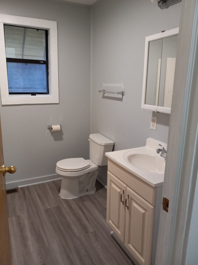 Photo - 208 W Davidson Ave