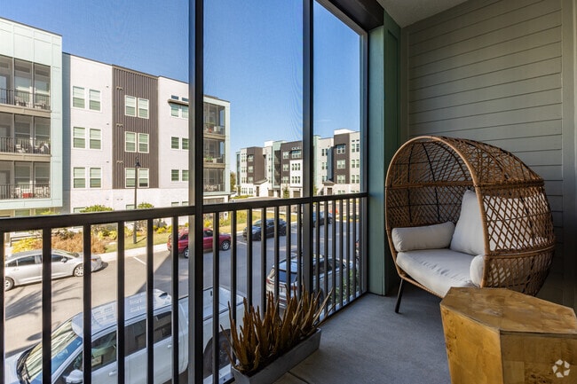 1 BR, 1 BA - 739SF