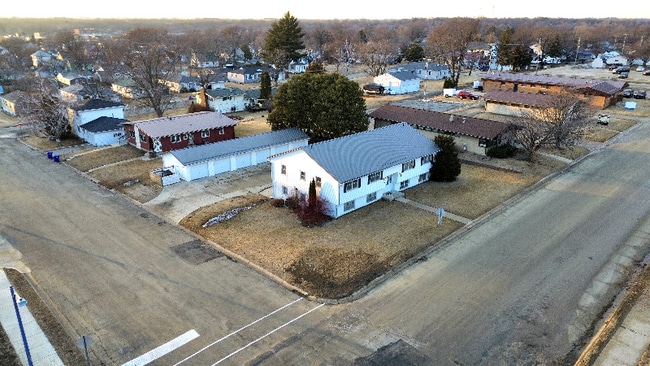 Building Photo - 214 8th Ave SE Unit 2
